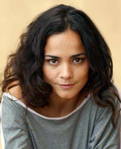 Алиси Брага Мораеш (порт. Alice Braga Moraes).