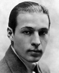 Рудольф Валентино (Rudolph Valentino). Полное имя - Родольфо Альфонсо Раффаэло Пьерри Филиберт Гульельми ди Валентино д’Антоньолла (итал. Rodolfo Alfonso Raffaello Pietro Filiberto Guglielmi di Valentino d`Antoniolla). Также известен как Руди Вали.