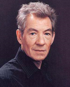 Иэн Маккеллен (Ian McKellen). Полное имя - Сэр Иэн Маррей Маккеллен (Sir Ian Murray McKellen).