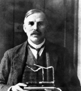 Сэр Эрнест Резерфорд (Ernest Rutherford).