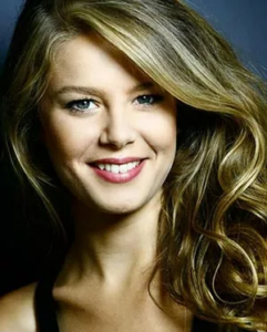 Бурджу Бириджик (Burcu Biricik).